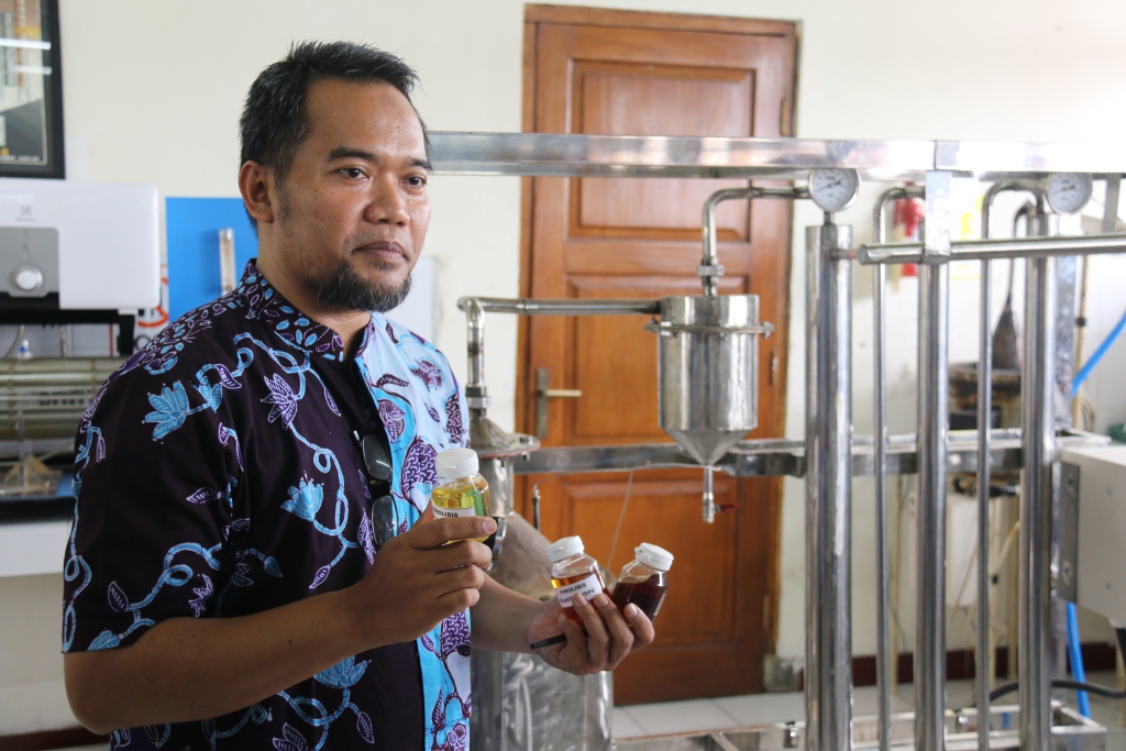Dosen UAD Ubah Sampah Jadi Bahan Bakar Minyak