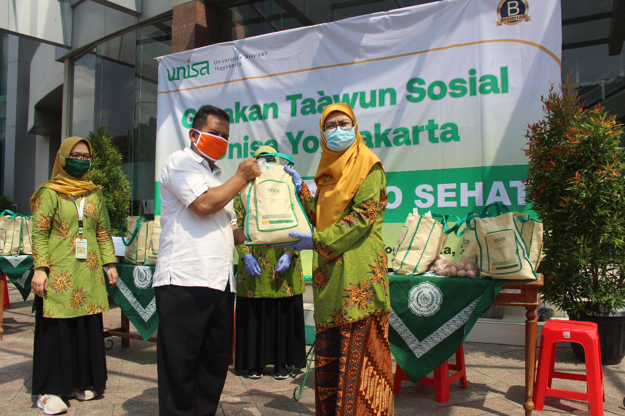 UNISA Salurkan Bantuan SEMBAKES Sehat Ke Warga Terdampak Covid-19