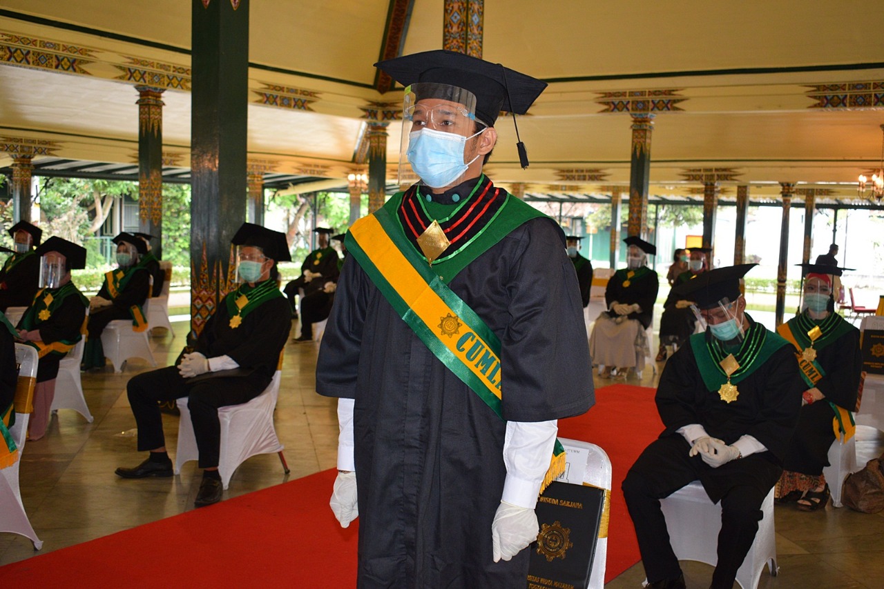 Wisuda UWM Berjalan Kondusif, dengan Perketat Protokol Kesehatan