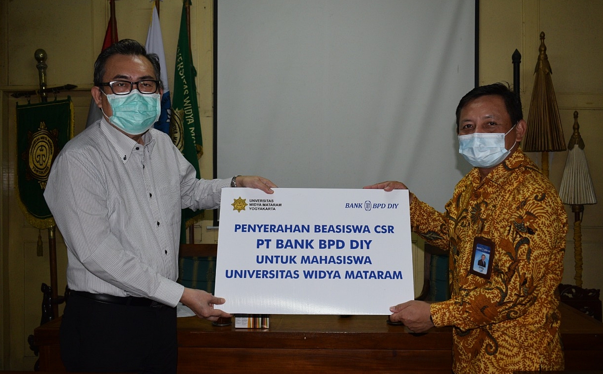 Mahasiswa UWM Menerima Beasiswa BPD DIY