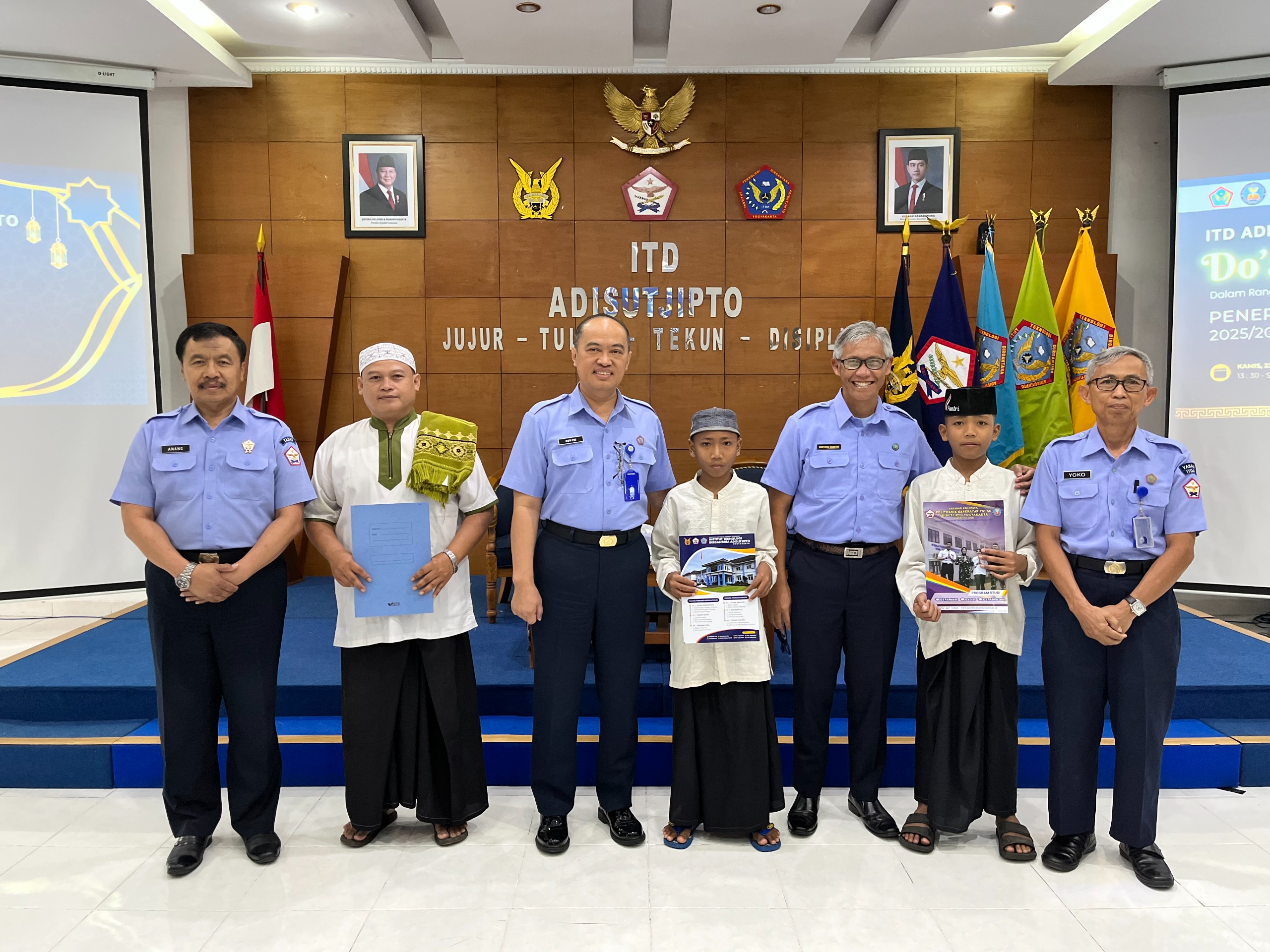 MENGAWALI PMB 2025/2026, ITD ADISUTJIPTO &amp; POLTEKKES ADISUTJIPTO GELAR DOA BERSAMA DAN BERBAGI KEBERKAHAN