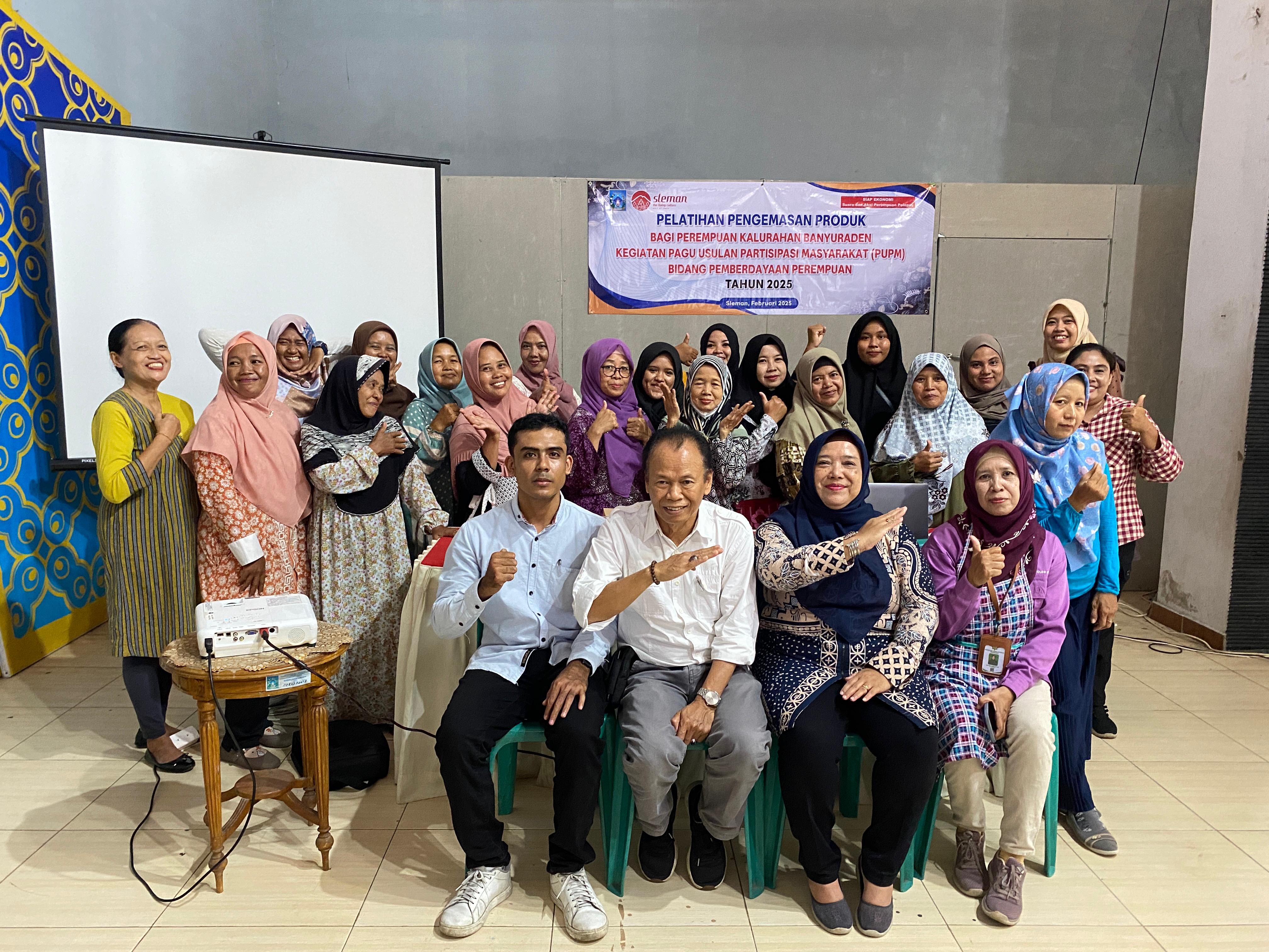 Tingkatkan Daya Saing UMKM, UWM Berikan Pelatihan Pengemasan Produk di Desa Banyuraden