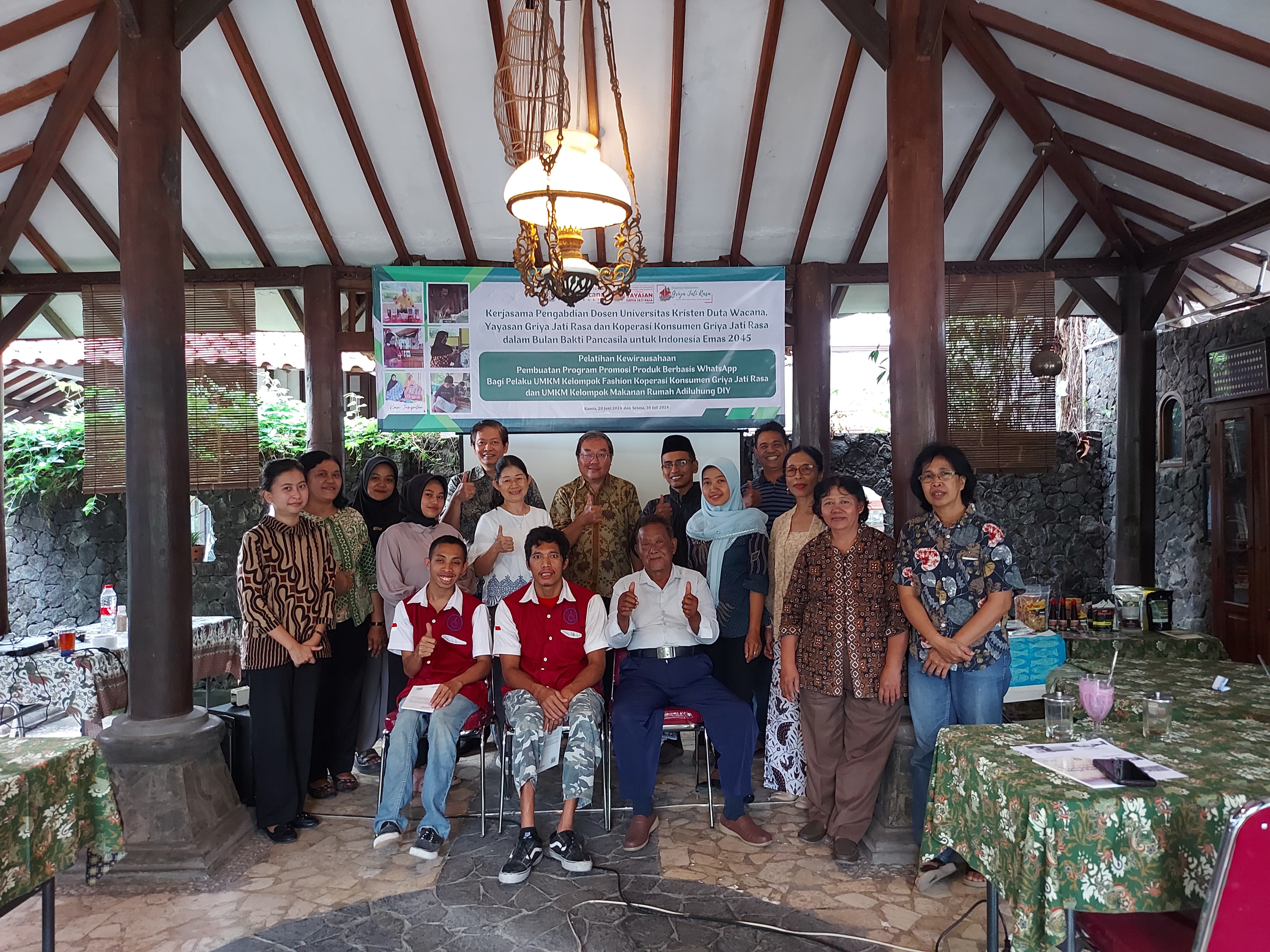 Tim PKM UKDW Adakan Pelatihan tentang Penggunaan WhatsApp sebagai Media Promosi UMKM