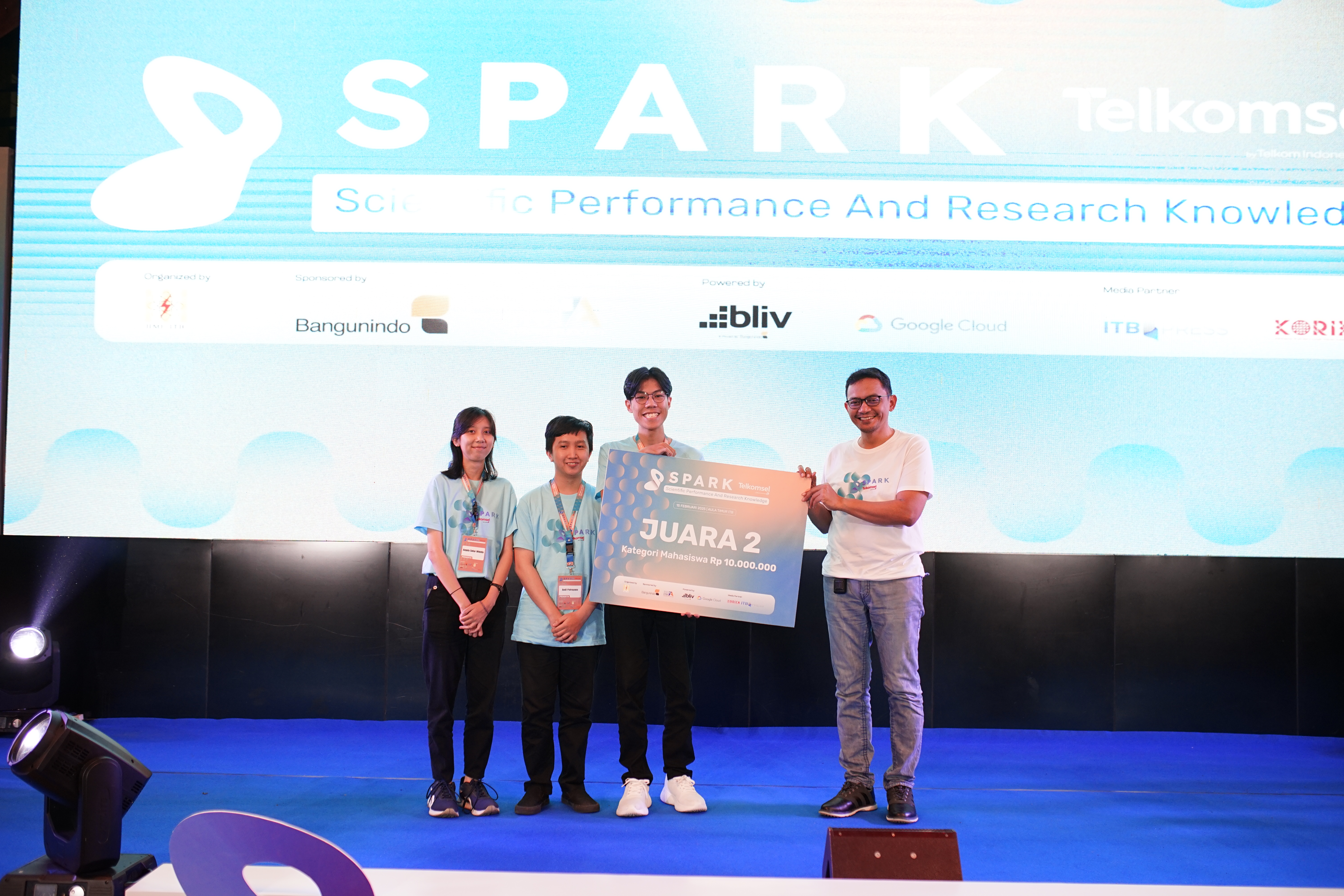 Mahasiswa Informatika UKDW Raih Juara 2 SPARK Telkomsel 2025 – Datathon Competition