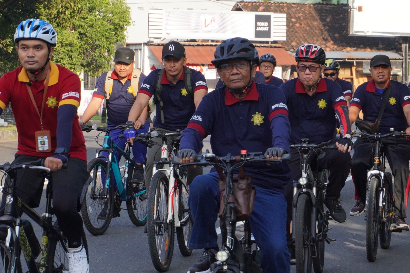 Prof. Mahfud MD Turut Memeriahkan Gowes UWM dan APTISI V 