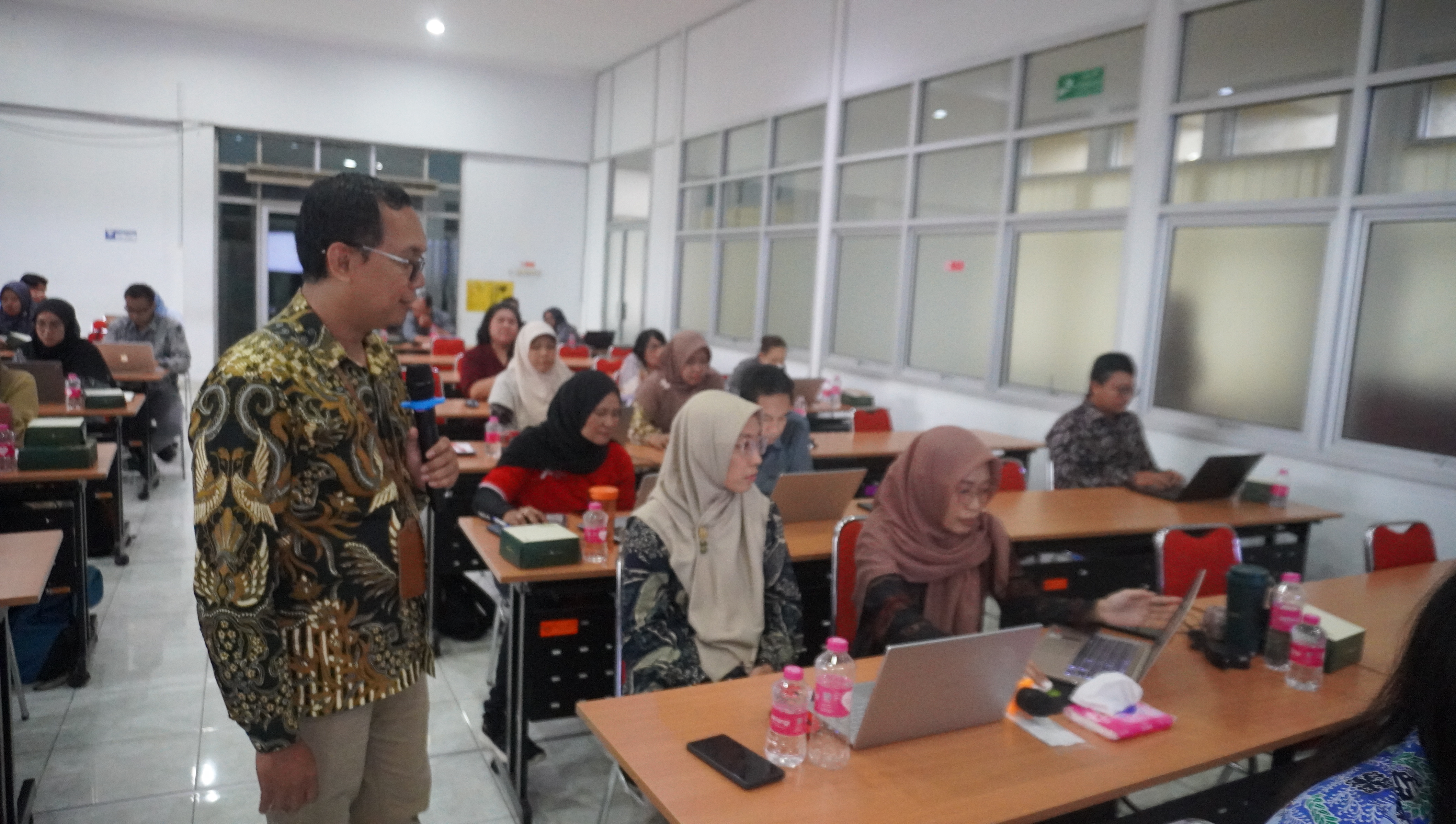 LLDIKTI  Wilayah V Lakukan Sosialisasi Aturan Jabatan Fungsional Dosen 