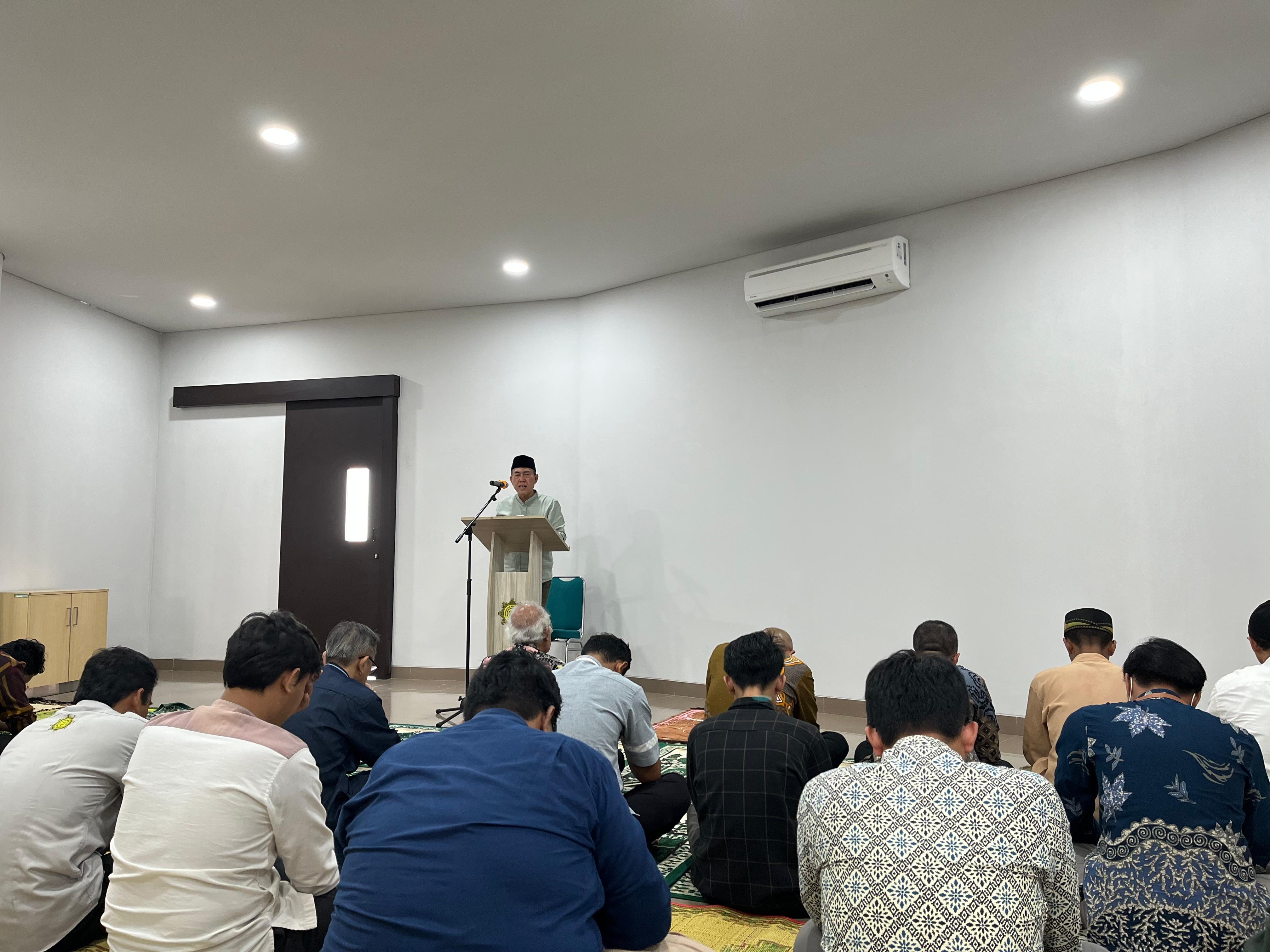 Untuk Pertama Kali Widya Nusantara UWM Digunakan untuk Sholat Jumat