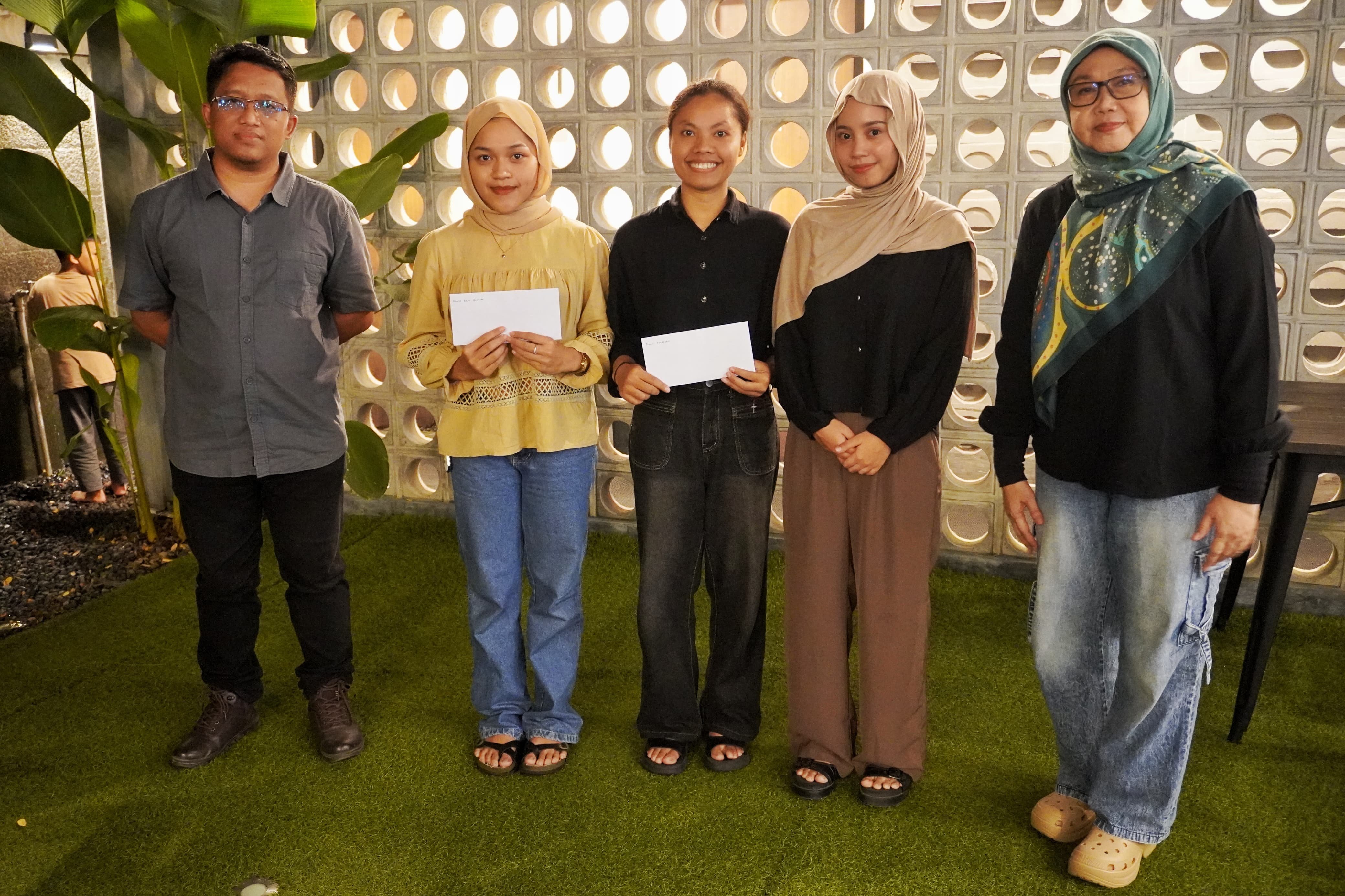 Prodi Agroteknologi UMBY Beri Penghargaan Best Attitude kepada Wisudawan Periode April 2025