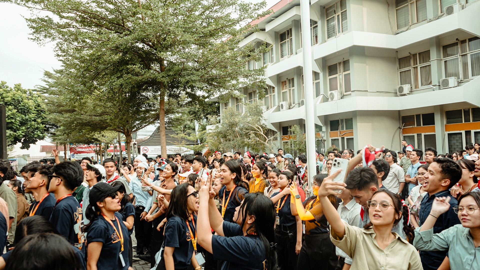 UAJY SAMBUT MAHASISWA BARU MELALUI PKKMB DI SETIAP FAKULTAS
