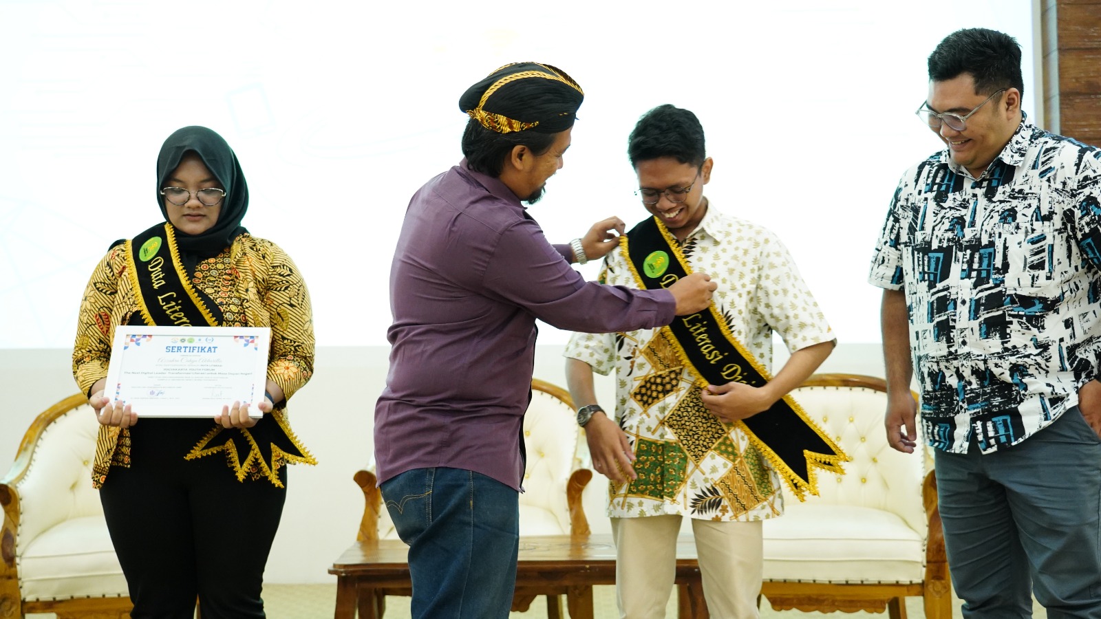 Perkuat Literasi Digital, FIKOMM UMBY Gelar Yogyakarta Youth Forum 2025 dan Kukuhkan Duta Literasi Pelajar