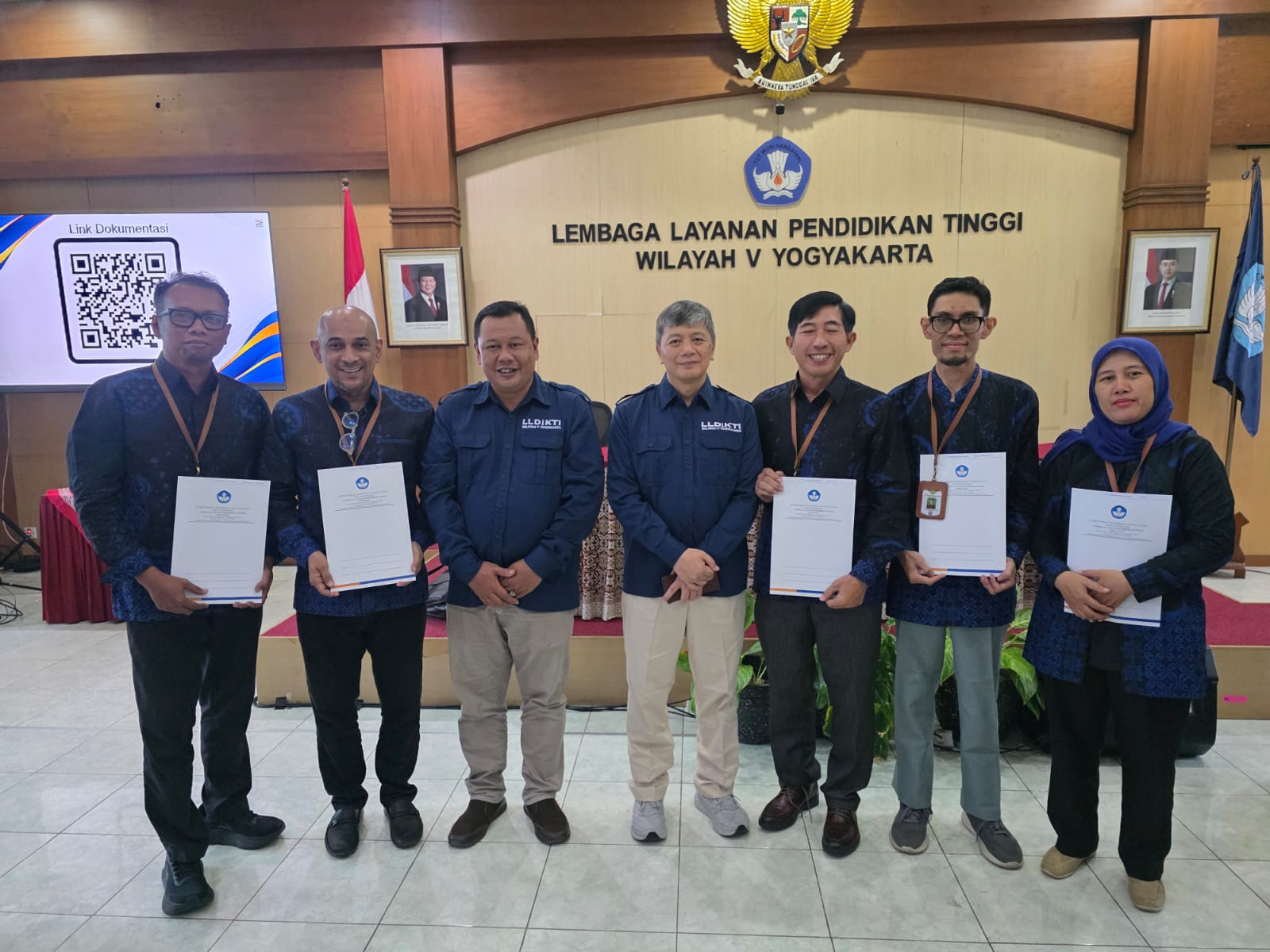 6 Dosen UWM Terima SK Jabatan Fungsional Periode IV Tahun 2025 di LLDikti Wilayah V