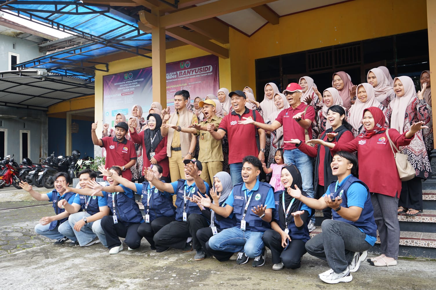 Tinjau KKN di Magelang, UMBY Serahkan Bantuan Alat Tani untuk KWT