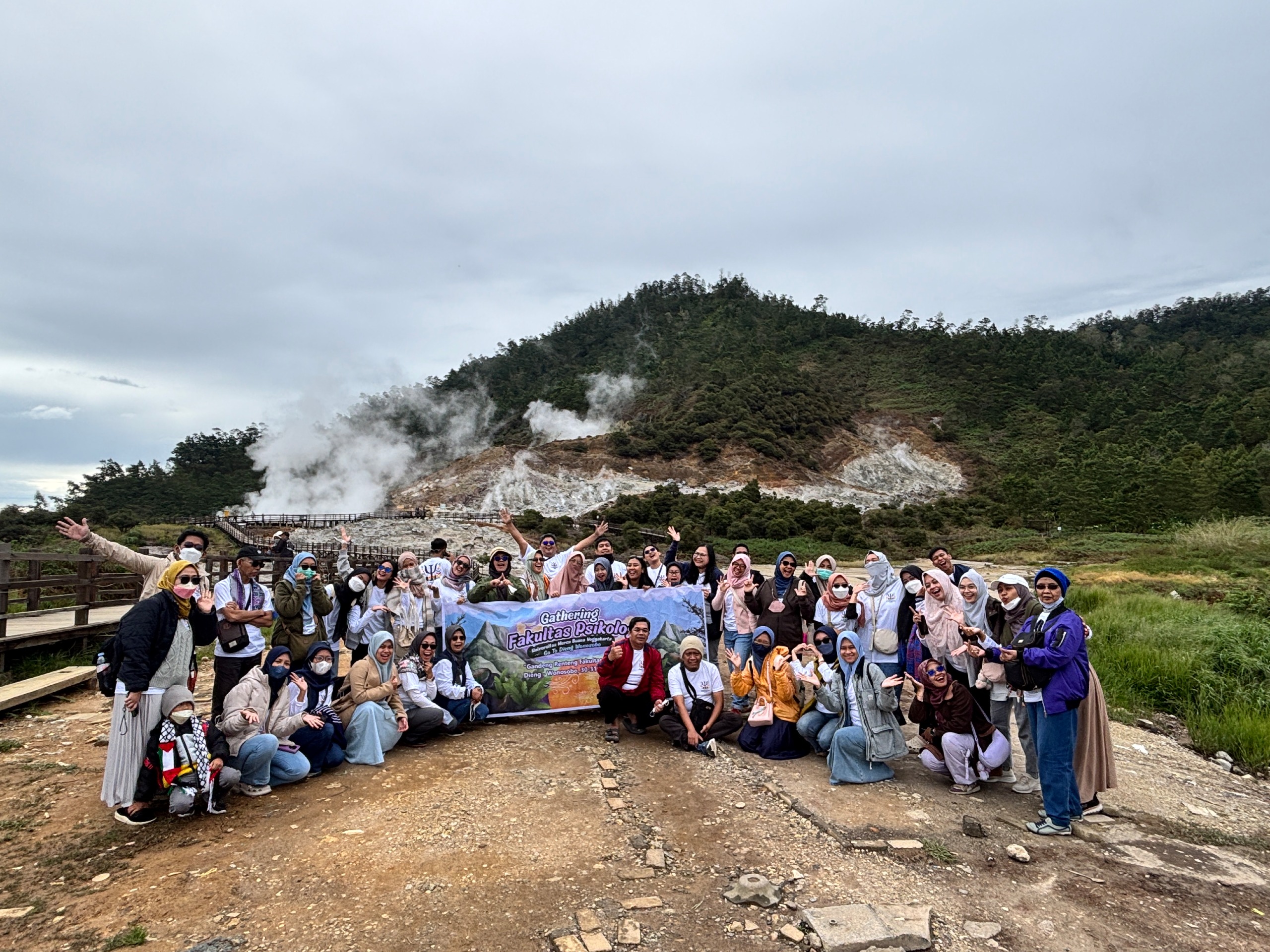 Family Gathering Psikologi UMBY Beri Penghargaan pada Dosen dan Tendik