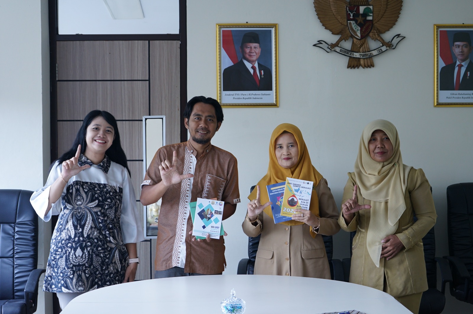 UMBY Serahkan 3.000 Buku Luaran KKN-PPM ke DPAD DIY, Perkuat Literasi Daerah