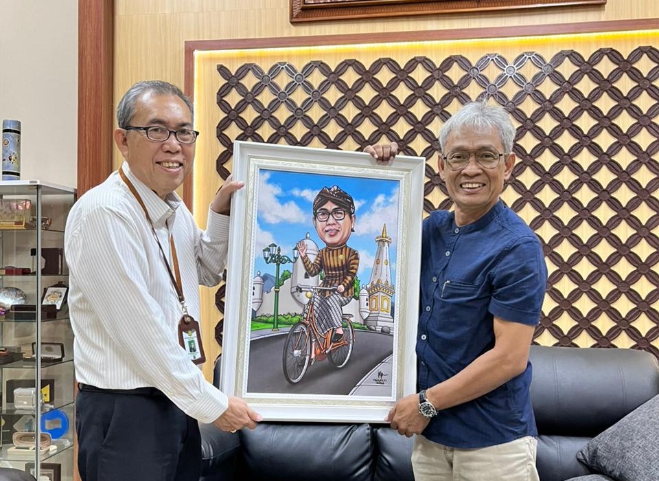Pererat Silaturahmi, Rektor UWM Terima Kunjungan Mantan Asisten Sekda DIY Tri Saktiyana