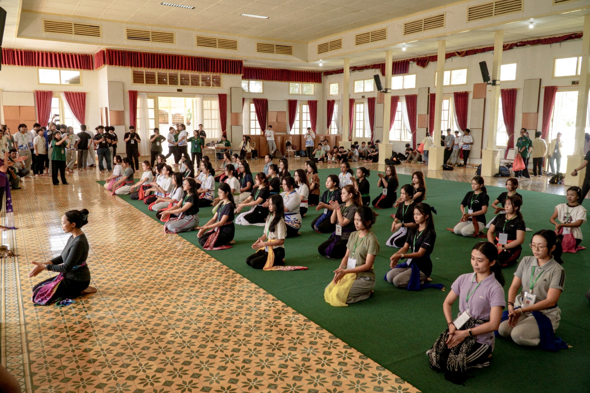 PROGRAM JOGJA ISTIMEWA AJAK MAHASISWA UAJY MENGENAL BUDAYA JAWA
