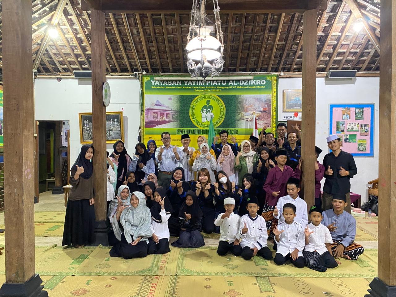 Alfateta dan Hikmatepa UWM Berbagi Takjil Ramadhan 1447 H