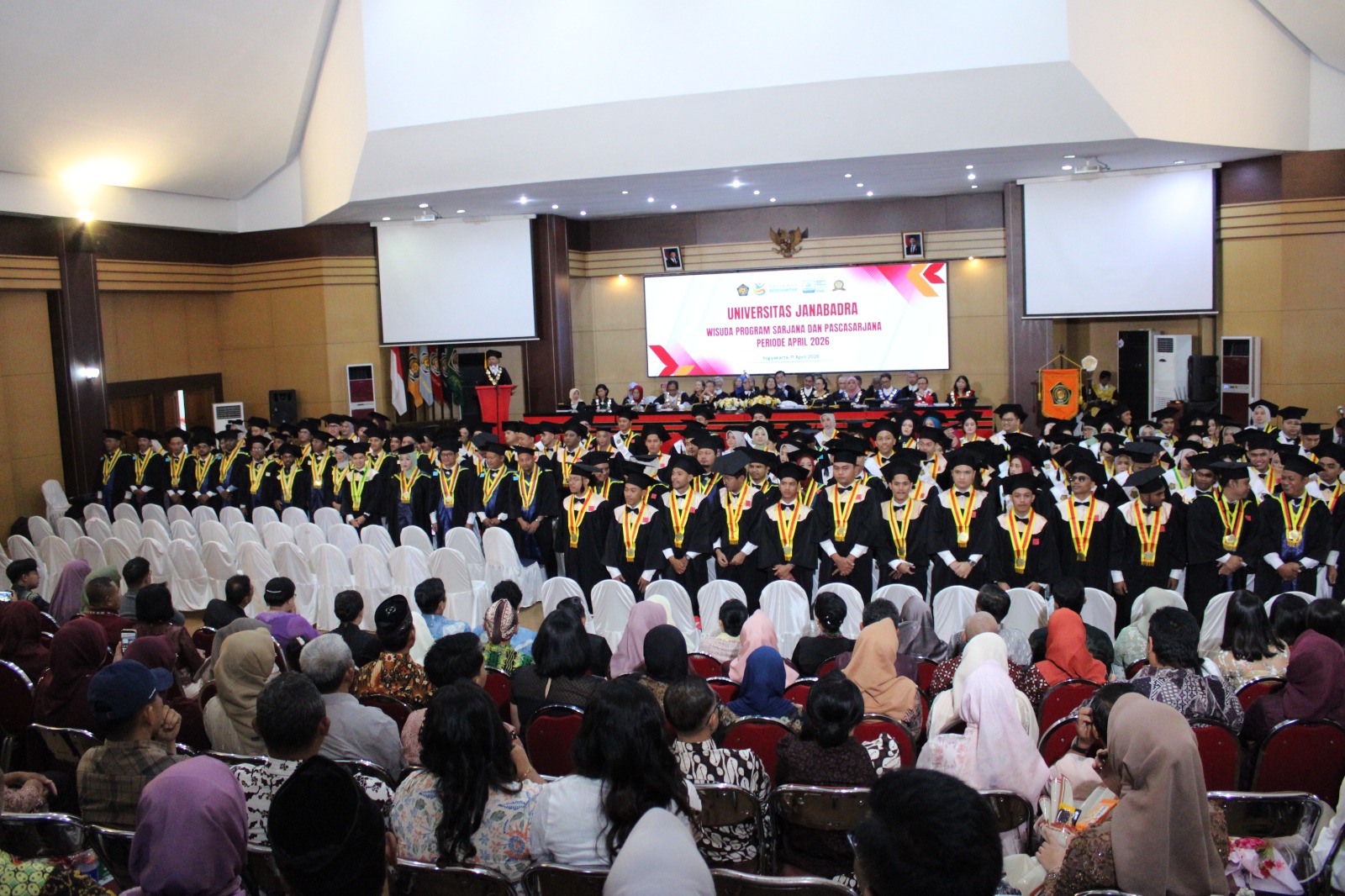 UJB Yogyakarta Wisuda 306 Orang: Siap Mengabdi untuk Bangsa dengan mengedepankan Kemandirian dan Inovasi