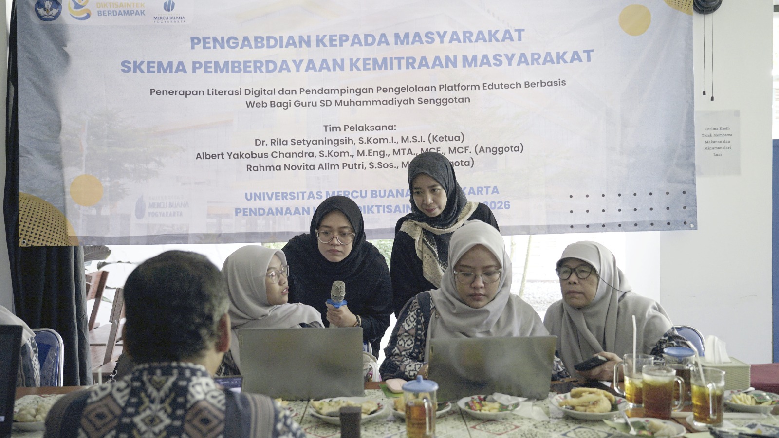 Tingkatkan Mutu Pembelajaran, Tim PkM UMBY Bekali Guru SD Muhammadiyah Senggotan Literasi Digital