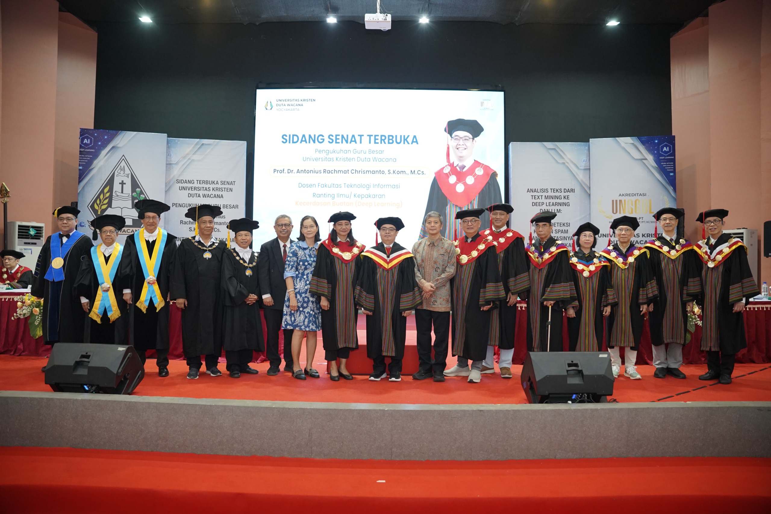 UKDW Kukuhkan Prof. Anton sebagai Guru Besar Termuda UKDW, Soroti Peran AI dalam Analisis Teks dan Pendidikan
