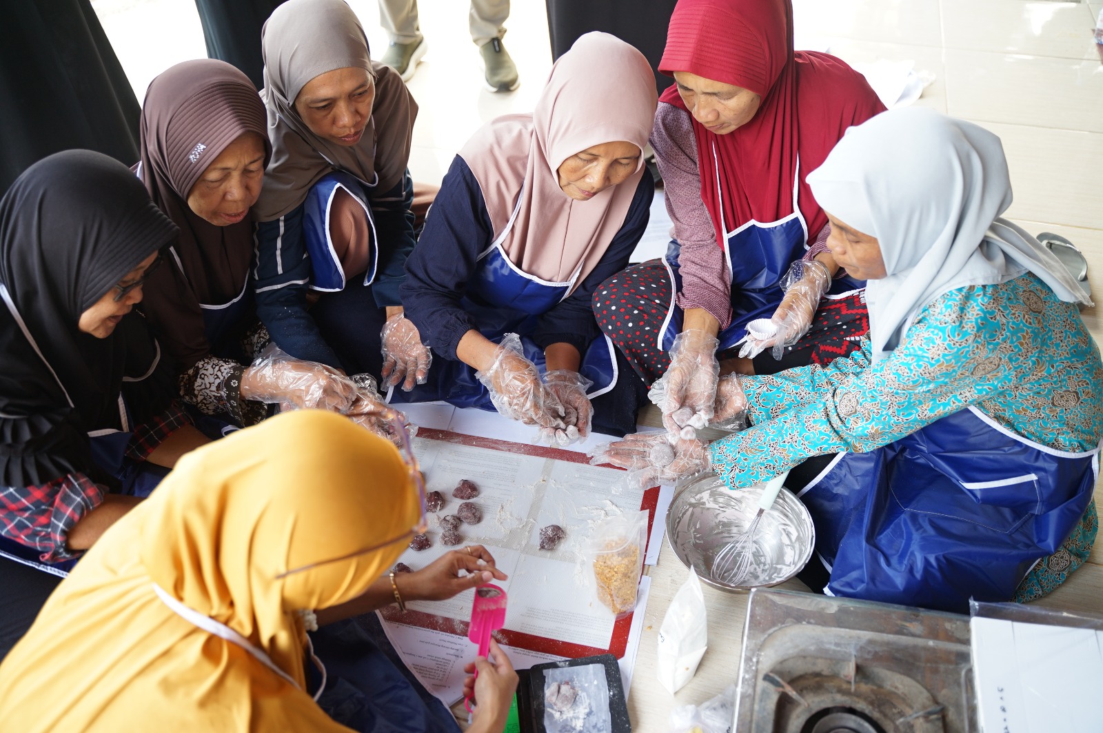 Kolaborasi Lintas Negara, Dosen UMBY dan UiTM Malaysia Latih PKK Gunungkidul Olah Ubi Ungu