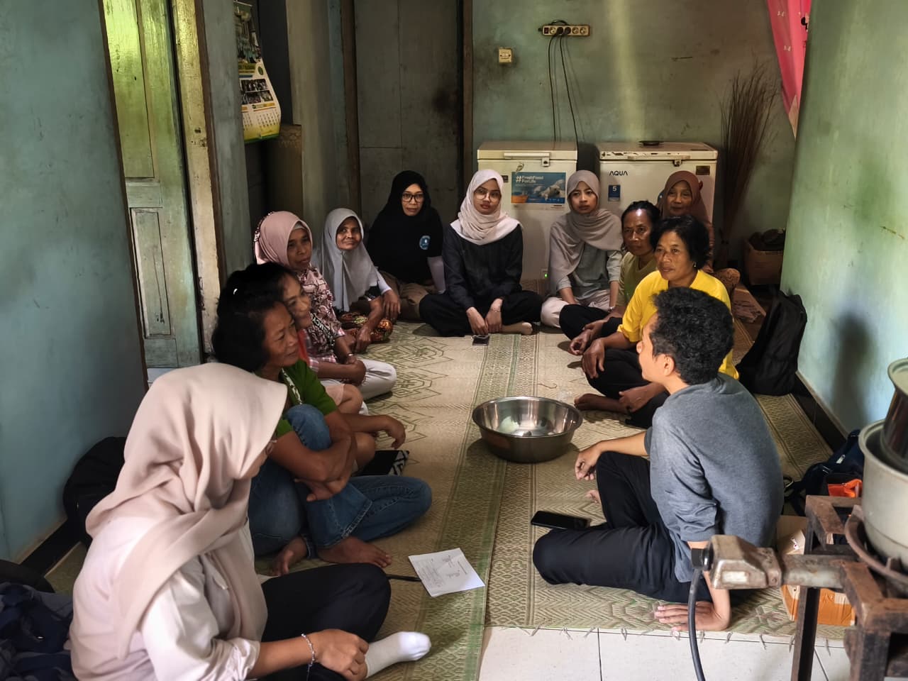 Tim PkM UMBY Latih Peternak Sleman Olah Susu Kambing Jadi Yogurt Kemiri Milk