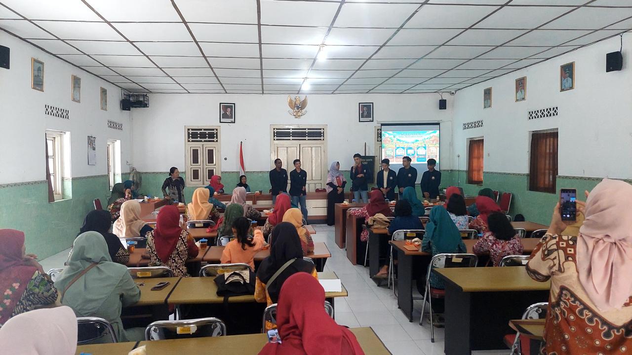 Dukung Smart Village, Dosen dan Mahasiswa ITNY Dampingi Ibu-Ibu PKK Desa Sendangsari Manfaatkan AI untuk Tingkatkan Kreativitas