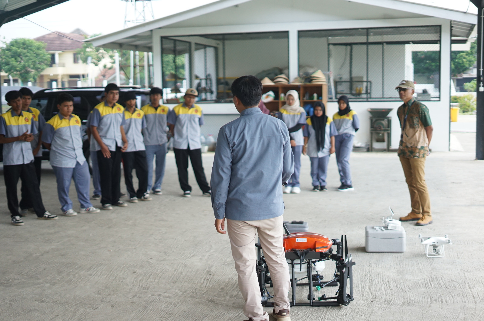 Cetak Petani Milenial Berbasis Digital, Tim PkM Agroteknologi UMBY Bekali Siswa SMK Teknologi Pertanian Modern