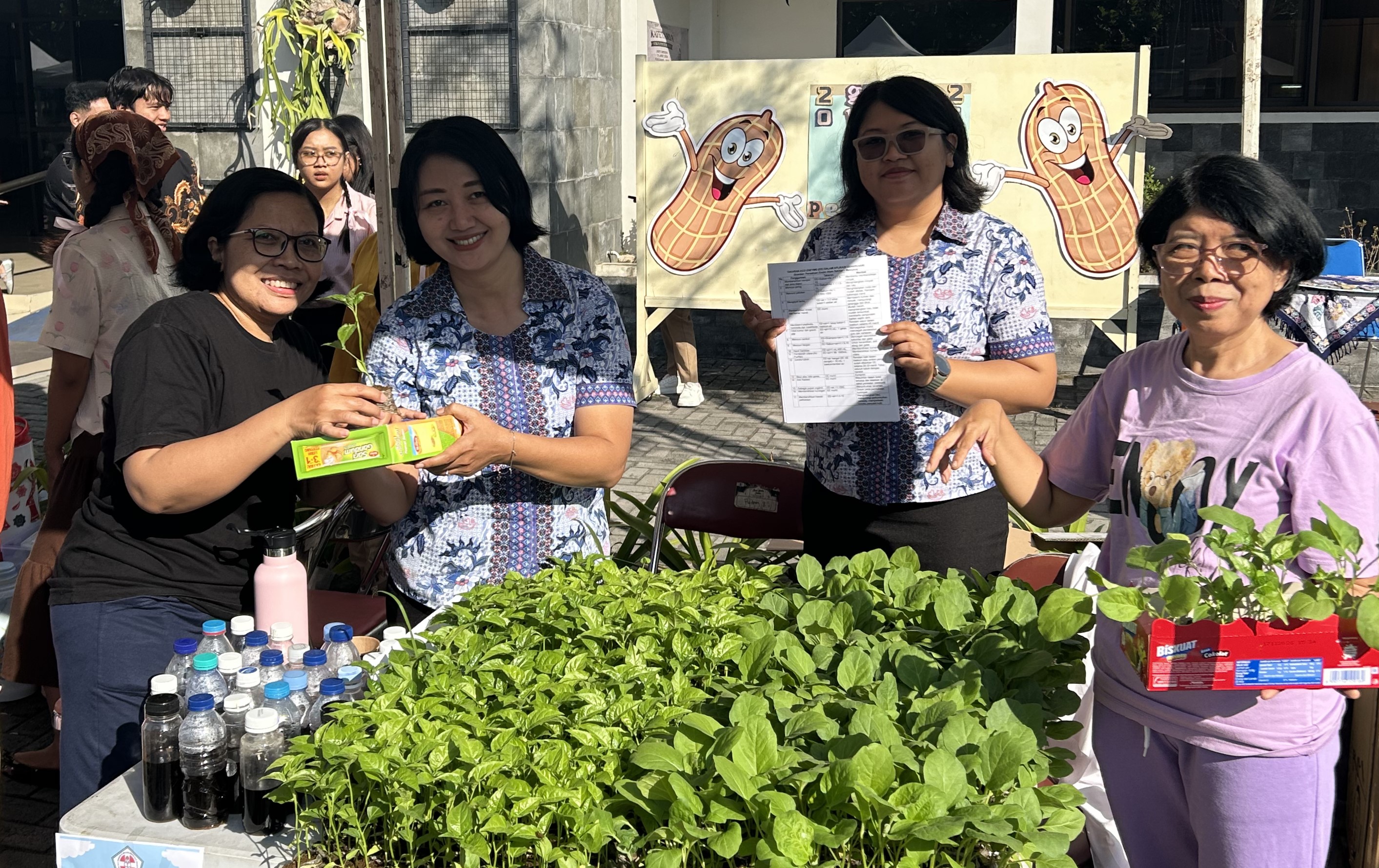  STIKes Panti Rapih Tanamkan Semangat Laudato Si' Melalui Aksi Berbagi Bibit Pangan di Expo Kewirausahaan 2026