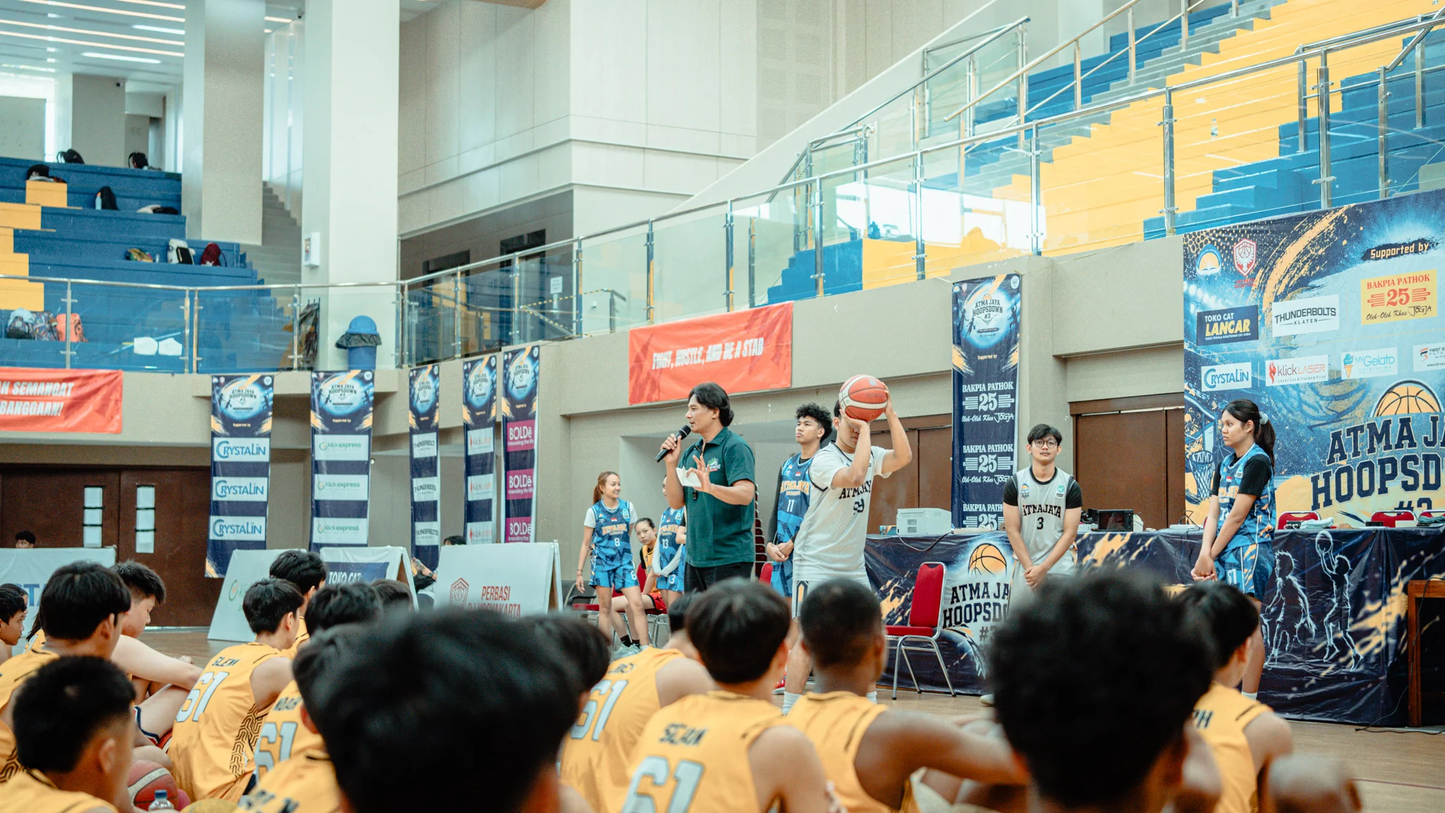 UAJY GELAR COACHING CLINIC BASKET UNTUK KEMBANGKAN TALENTA MUDA