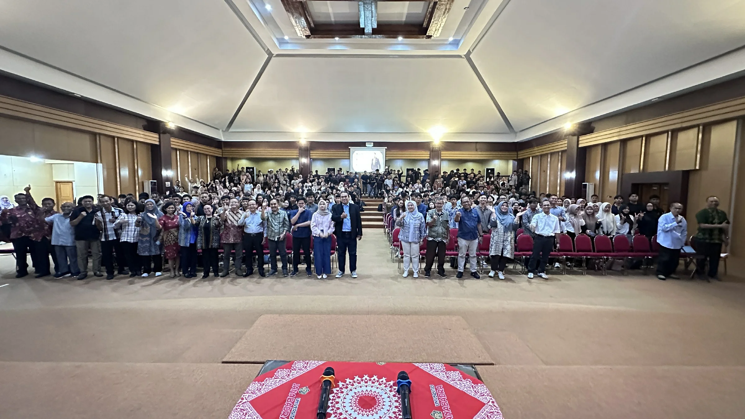 Universitas Janabadra Bekali Mahasiswa Hadapi Dunia Kerja Lewat Kuliah Umum bertajuk "PREPARE &amp; BUILD FUTURE CAREERS" 