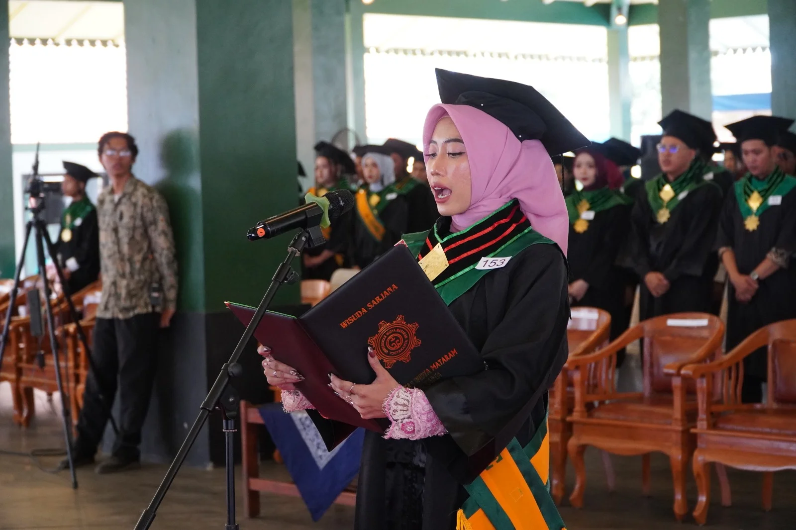 UWM Wisuda 176 Lulusan, Rektor: Jadilah Manusia yang Mampu Mendesain dan Memanfaatkan Teknologi