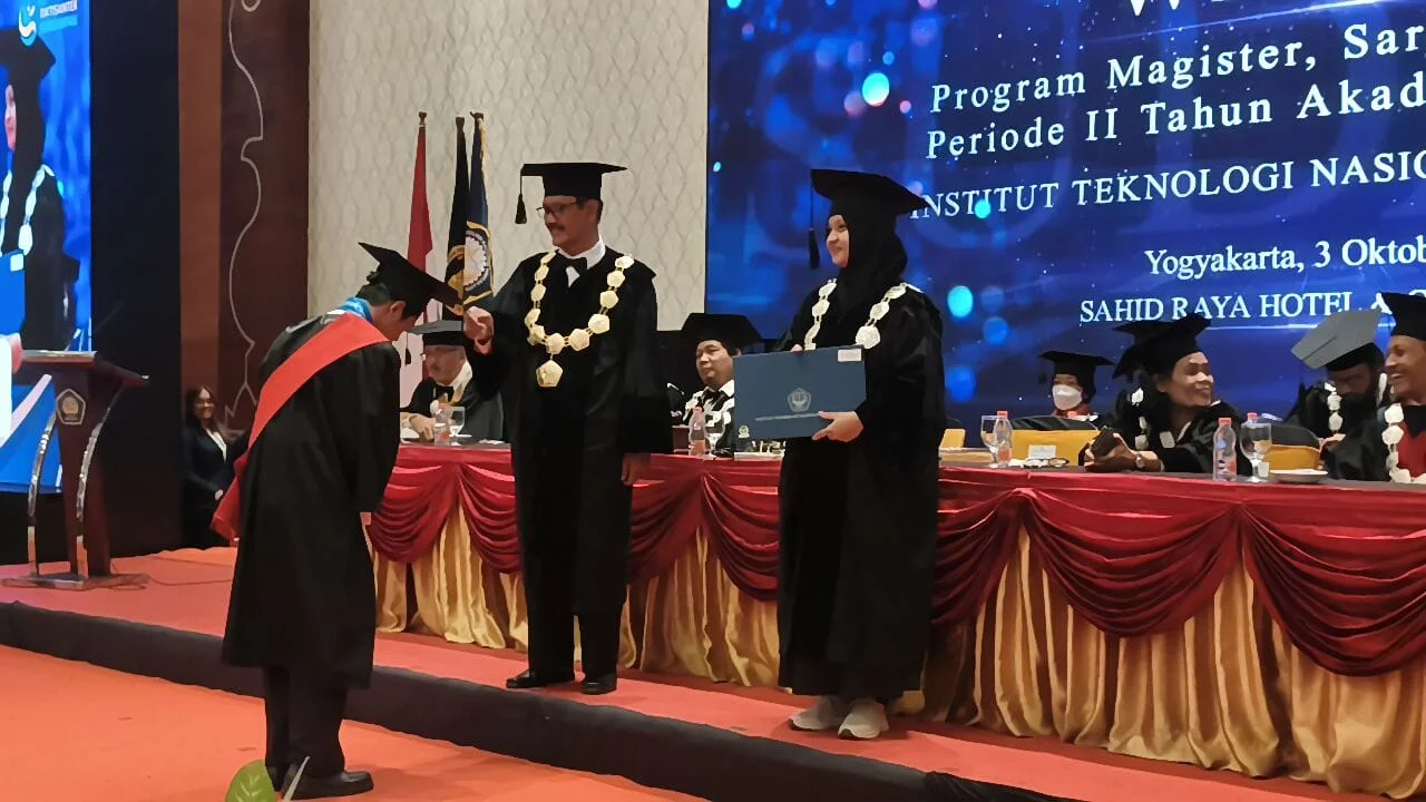 ITNY Wisuda 303 Lulusan, Aplikasikan Kurikulum 'Outcome Based Education'