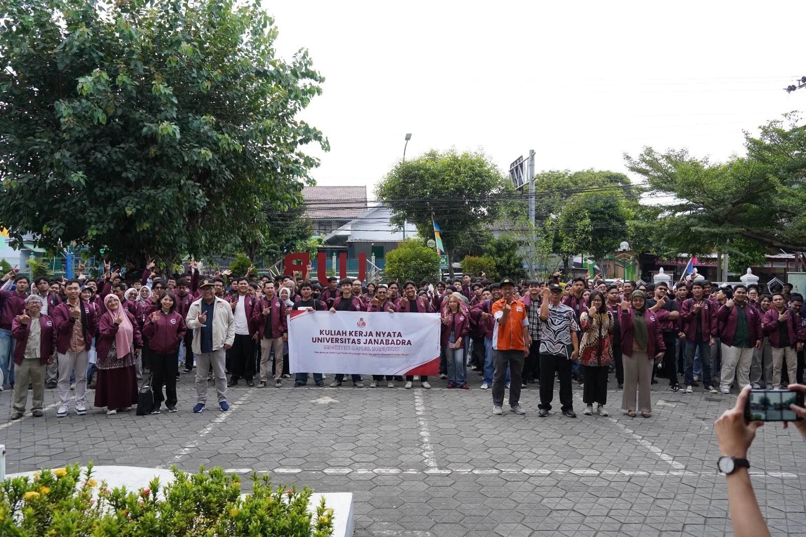 Pelepasan Mahasiswa KKN UJB TA 2026/2027: Fokus pada Area Hijau Produktif &amp; Ekonomi Sirkular